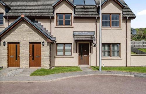 Modern Dornoch Apartment - Photo 20