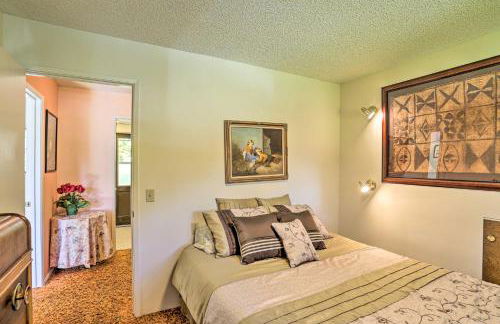 Woodsy Willow Creek Getaway with Pool and Deck! - Foto 20