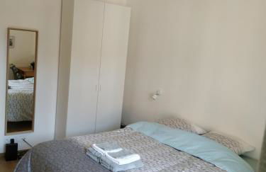 STUDIO CANNES A 5 MN A PIED DE LA GARE TOUT CONFORT AVEC BALCON - Foto 1