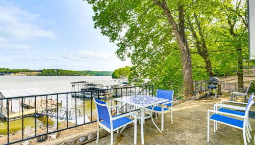 Beach and Dock! Lakefront Ozarks A-Frame Retreat - Foto 3