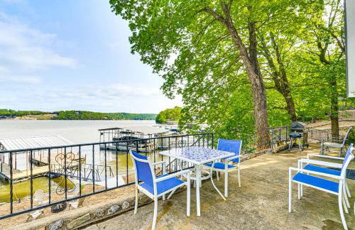 Beach and Dock! Lakefront Ozarks A-Frame Retreat - Foto 3