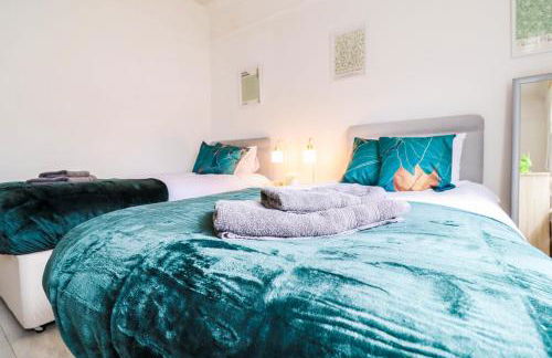 Spacious 4-Bed Home, Perfect Stay with Free WiFi - Foto 72