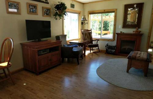 Rustic Mountain Retreat Perfect for Large Groups in Kingston, Idaho - Foto 9