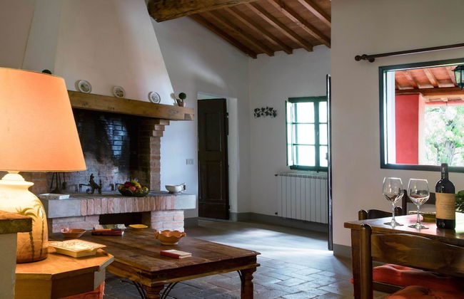 Spacious Tuscan Farmhouse - Photo 14