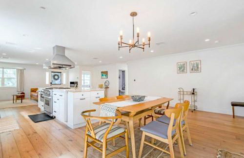 Spacious 4BR Games Workspace Outdoor Fun - Foto 13