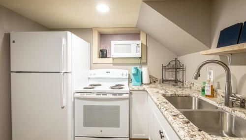 Blue Water Bungalows - Photo 4