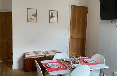 Comfortable 2 bedroom home from home with parking - Foto 7