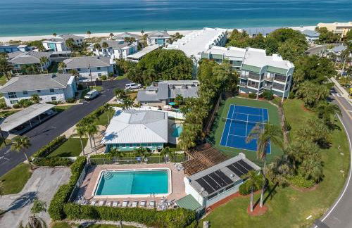 Sun Plaza by Coastal Chic Vacations - Private Beach Access with Pool and Tennis - Photo 35