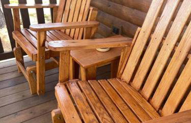 Rustic Chic Alabama Cabin w Loft Fire Pit Pet Friendly Fenced Yard Lake Guntersville - Lucky Lodge - Foto 14