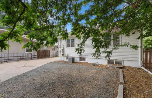 Charming Bungalow Next to CSU - Free Cruiser Bikes - Foto 47