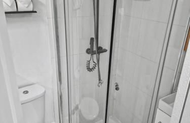 Cosy Studio in Hampton Hill short Walk to Bushy Park with Free Parking and WiFi and Pets welcome - Foto 29