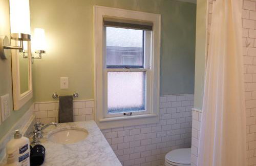 A bright, peaceful retreat designed for comfort and ease - Foto 24