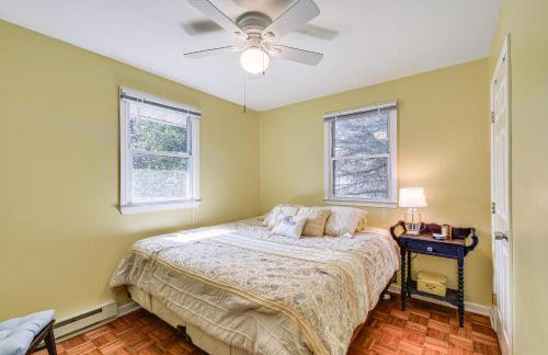 Charming Wolcott Cottage with Fire Pit and Mini Dock - Foto 14