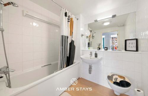 Modern 3 Bed Apartment in Acton by Amber Stays, Perfect for Business & Contractors - Photo 17
