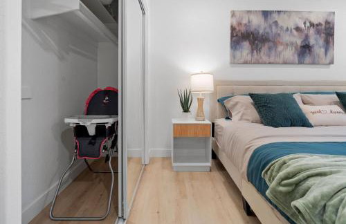 Entire Private Home with 4 Bedrooms 3 Bathrooms, Big Yard, View, , King Bed, 10 Parking, Available Now - Foto 60