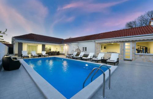 Villa Mare - with HEATED POOL - Foto 1