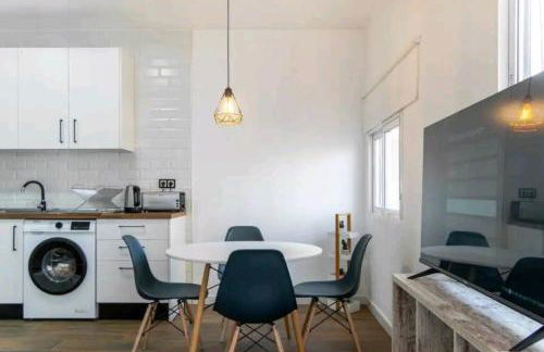 Stylish and Spacious Studio -4 minutes walk to Beach - Photo 3