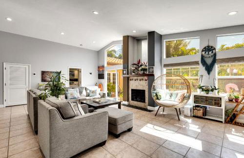 South Florida Spacious Oasis 4BR Retreat with 2 King Beds, Amazing Pool, near Beaches - Photo 42