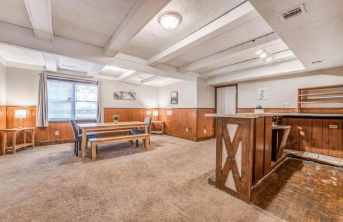 Minutes from the Airport - Wonderful Warrington - Photo 4