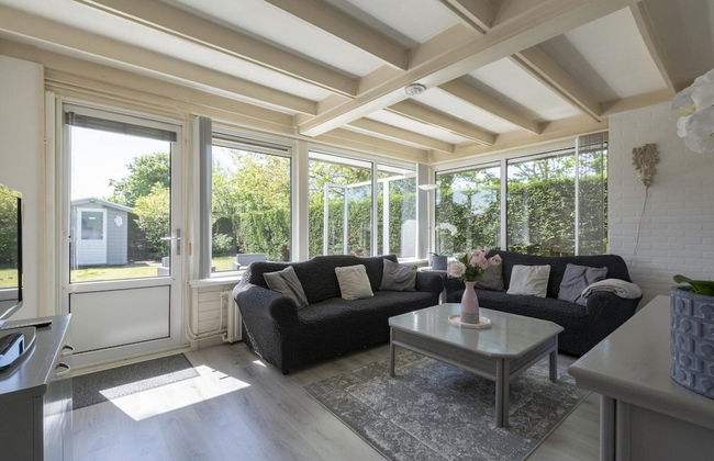 Welcoming Bungalow With Garden - Foto 1