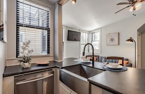 Dauphin District Darling #4 Downtown, Dining - Photo 2