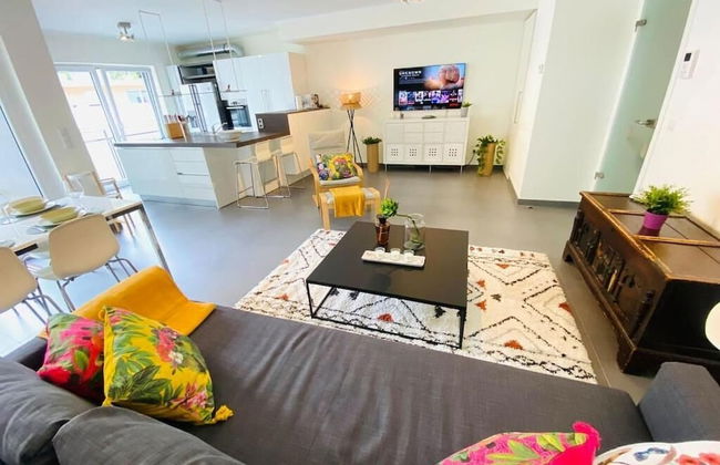 3 bedrooms in Center w Terrace&Parking - Photo 1