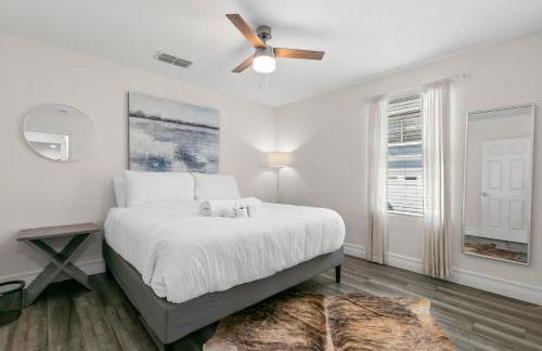 NEW SoHo Sanctuary - Gorgeous Apartment Steps to S Howard Ave with Fenced Yard - Foto 13