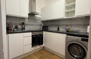 2 Bedroom Scenic Apartment, with Balcony View & Parking - Foto 14