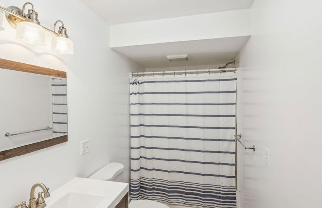 Stowe Retreat Mountain Views & Fenced Backyard by RedAwning - Foto 22