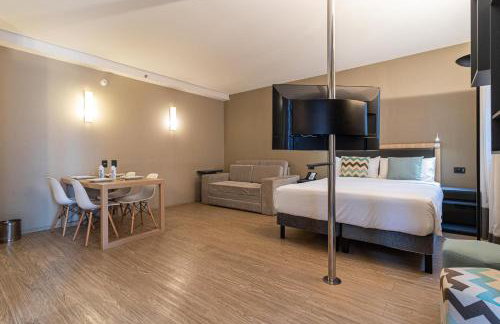 Charlie Alphaville - Foto 14