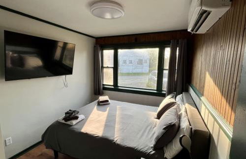 The entire Stephentown Hotel. 28 person occupancy - Foto 17