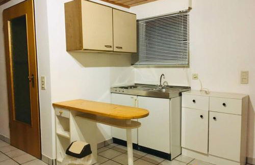 Biete ruhige Zwei-Zimmer Souterrain-Wohnung - Foto 1