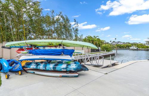 Waterside Retreat: Modern 2BR, Mins to Beach & Apt - Photo 38