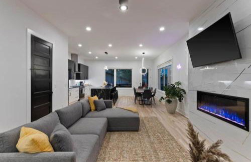 Luxurious 4bd home sleeps 12 minutes to downtown with parking - Foto 3