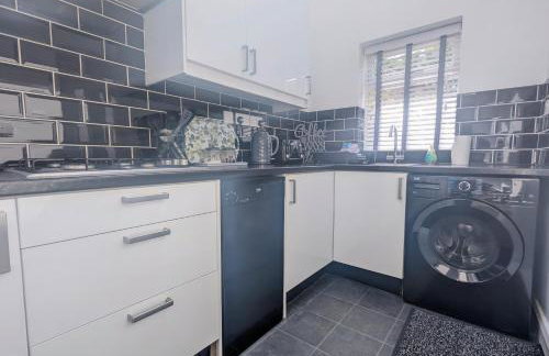 3 Bed City Home - South Facing Patio - 4-5 Beds - Foto 6