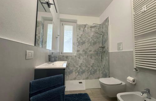 We Lake Como: lake view apartment, feeling home in charming Argegno - Foto 9