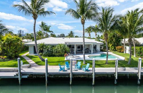 Seven Palms Waterfront- Private Dock, Heated Pool & Lanai -Walk to beach! by Maven Vacation Rentals - Foto 1