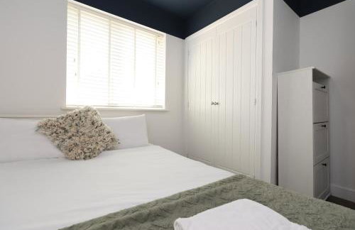 Contractor 4 Bed 3 Bath House Near Airport Parking Barry Island with Parking - Foto 35