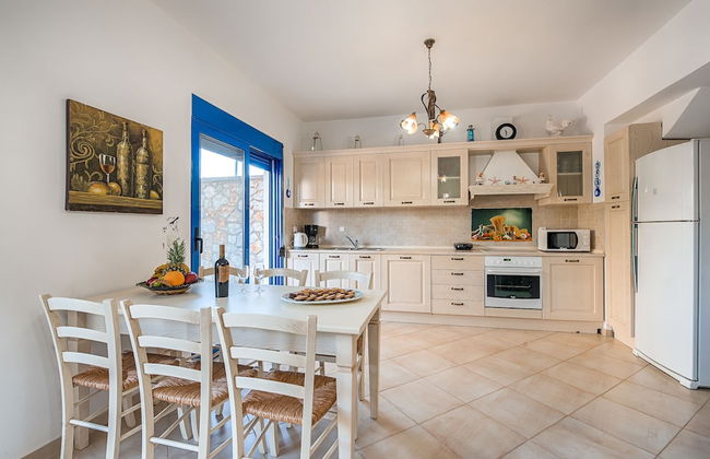 Maripaul Family Villa - Photo 8