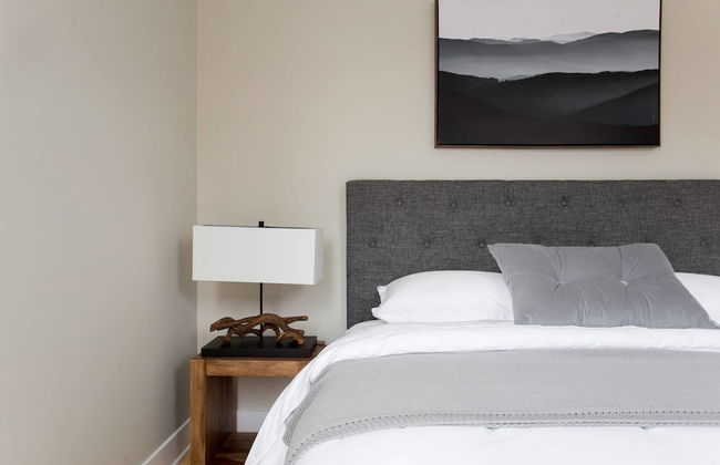 Trendy Little Italy 3 Bedroom Condo - Foto 1