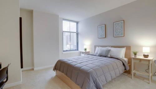 Upscale Comfort Next to Metro and Dining - Foto 5