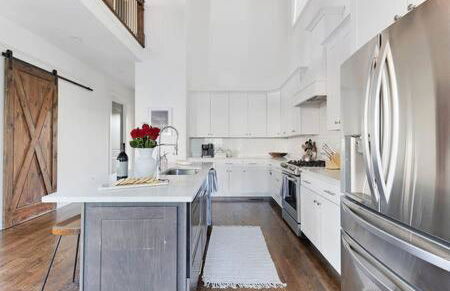 The Maple House - Huge Backyard & Mins to Broadway - Foto 29