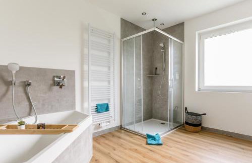 Kleeoase - Luxus Apartment- Jacuzzi - Dachterrasse - Kochinsel - kostenlose Parkplätze - See in 10 min - Foto 2