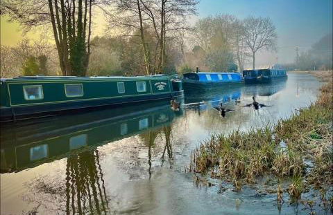 Cosy Canal-side lodge with log burner - Foto 14