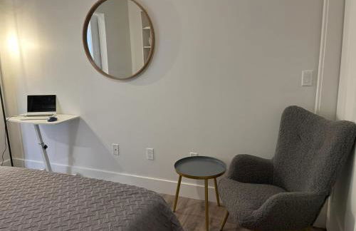 Luxury 2 Bed 2 Bath Waterfront Condo with Patio Sunsets Gym and Parking - Foto 47