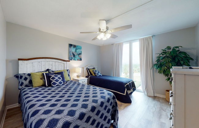 Romar Tower Condos - Photo 15