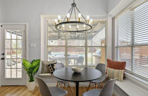 Stylish Spacious Convenient - 6-BD 2 5-BA + Pool - Foto 16