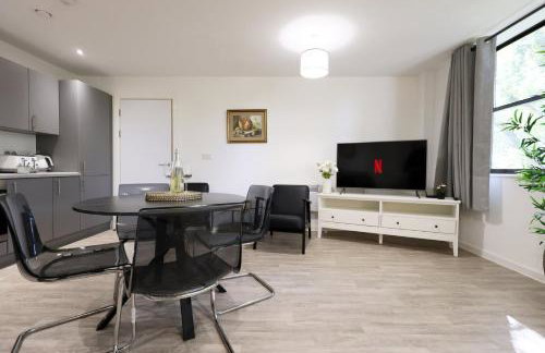 Modern Comfort Near Castle St with WiFi & Parking! - Foto 18