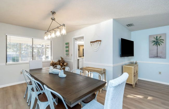 Fun Family-friendly Modern Beach Home With Pool - Photo 3