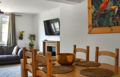 The Hideaway - Spacious 3 Bedroom Apartment - Photo 6